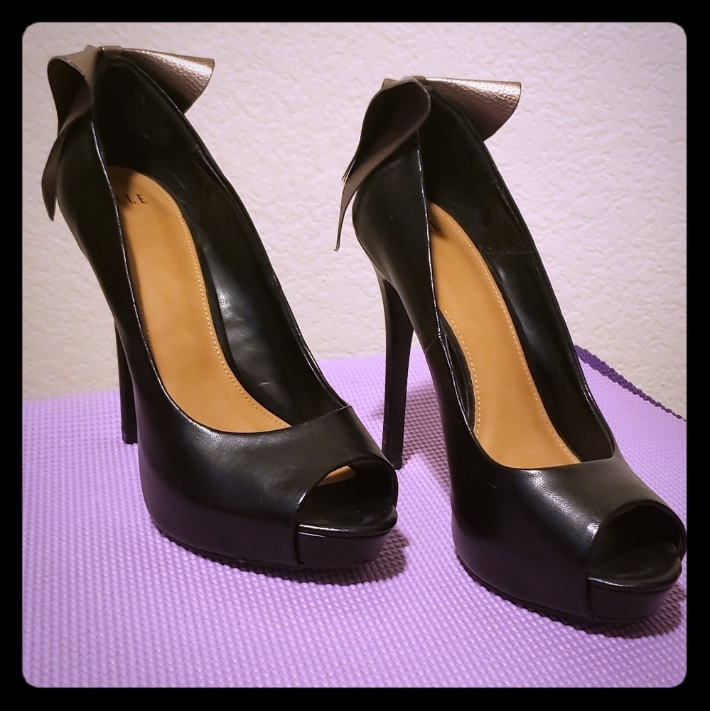 ELLE bow-back black faux leather platform heels